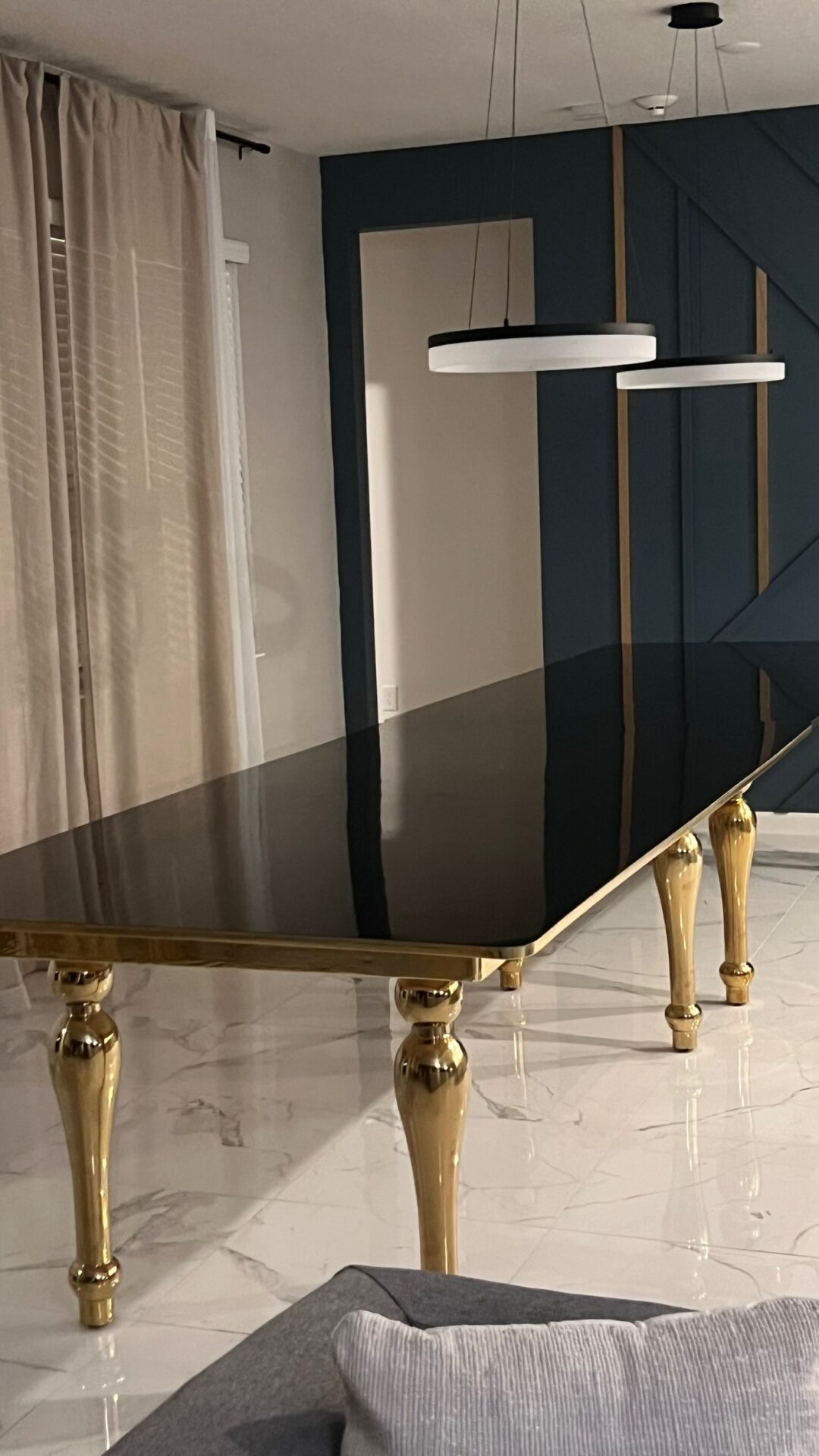 tennell estate table for rent