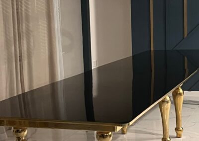 Tennell Estate Table (Black or White Top)